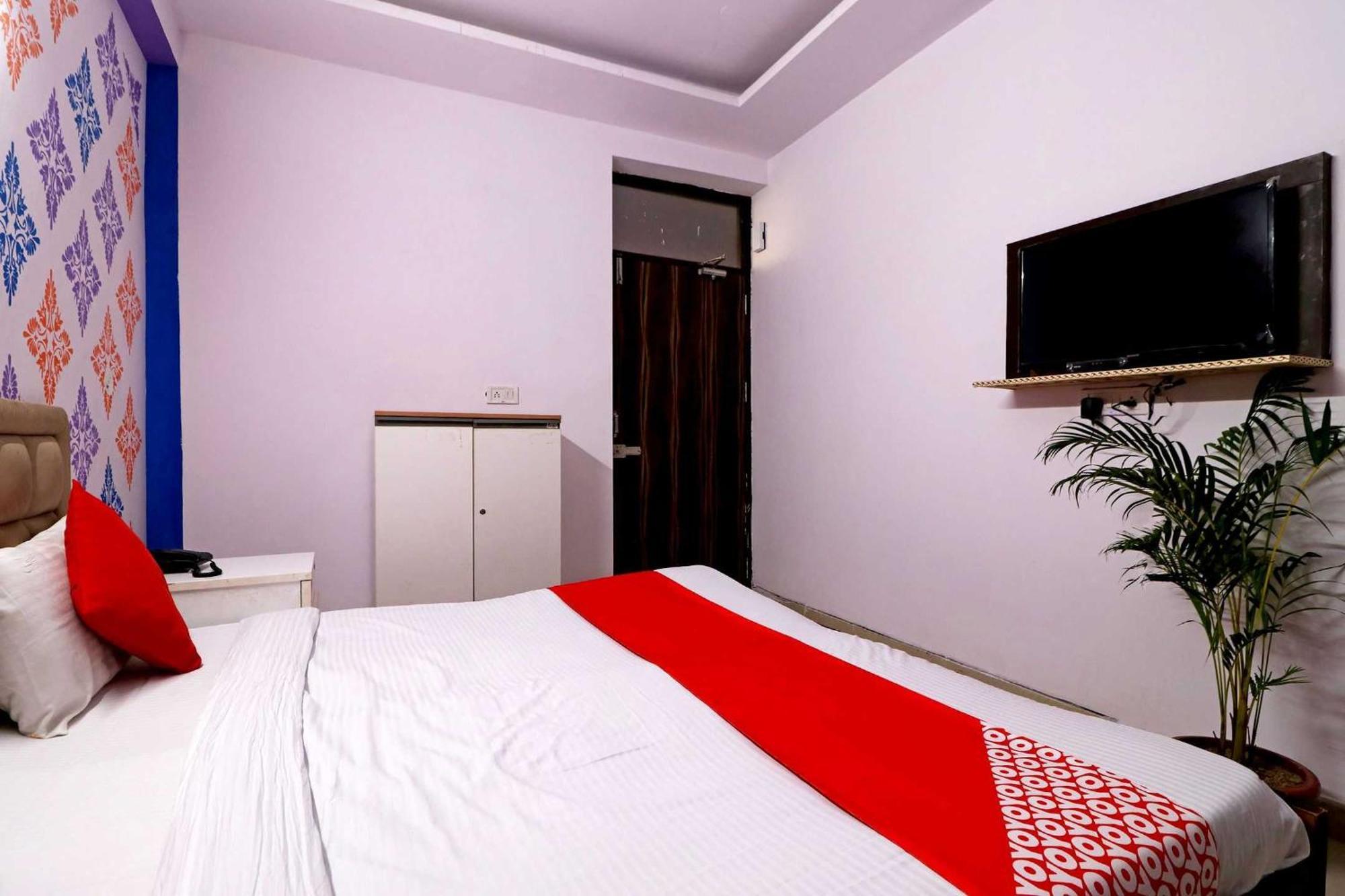 Hotel O Aaradhya Residency Noida Exterior foto