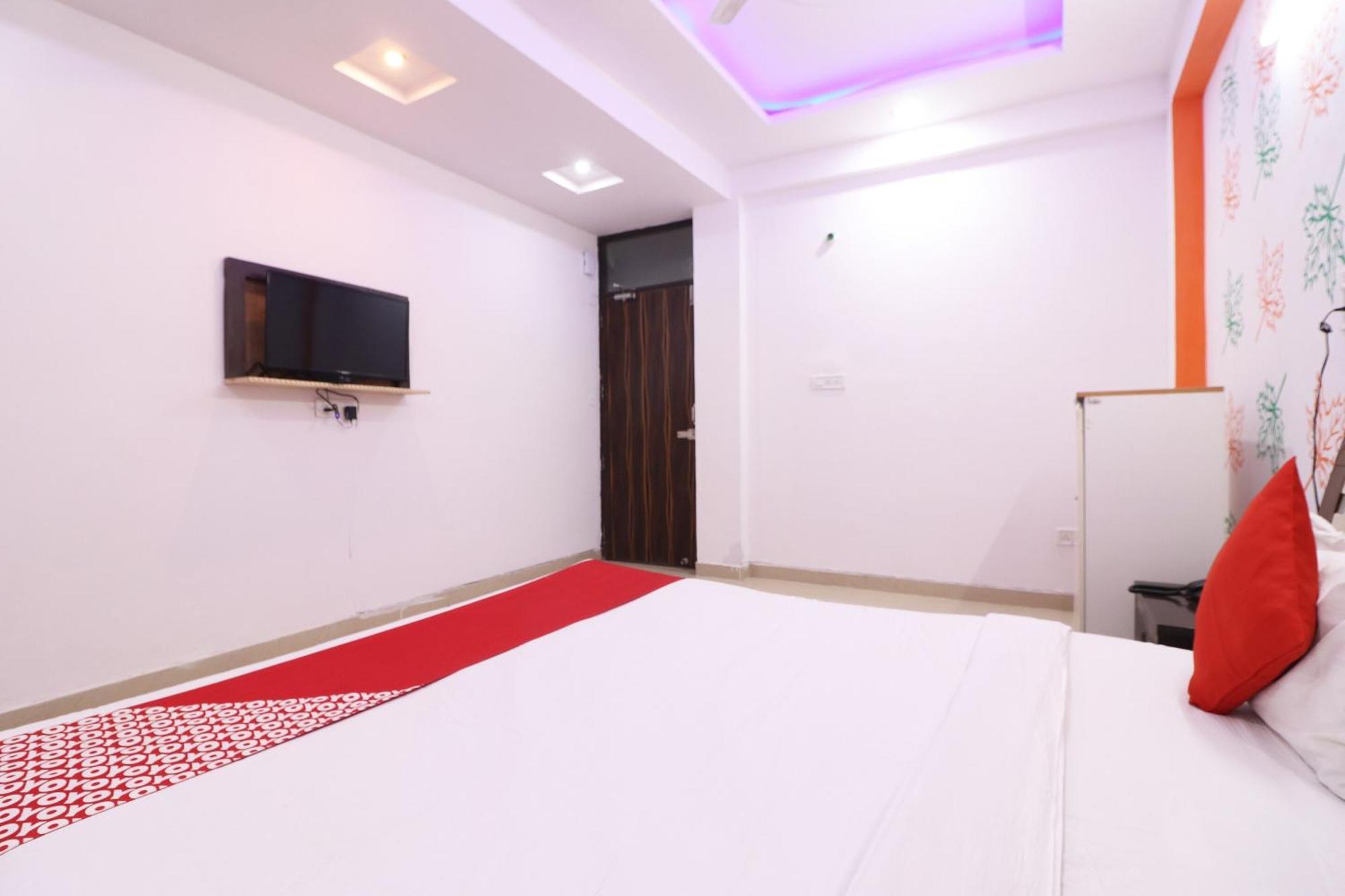 Hotel O Aaradhya Residency Noida Exterior foto