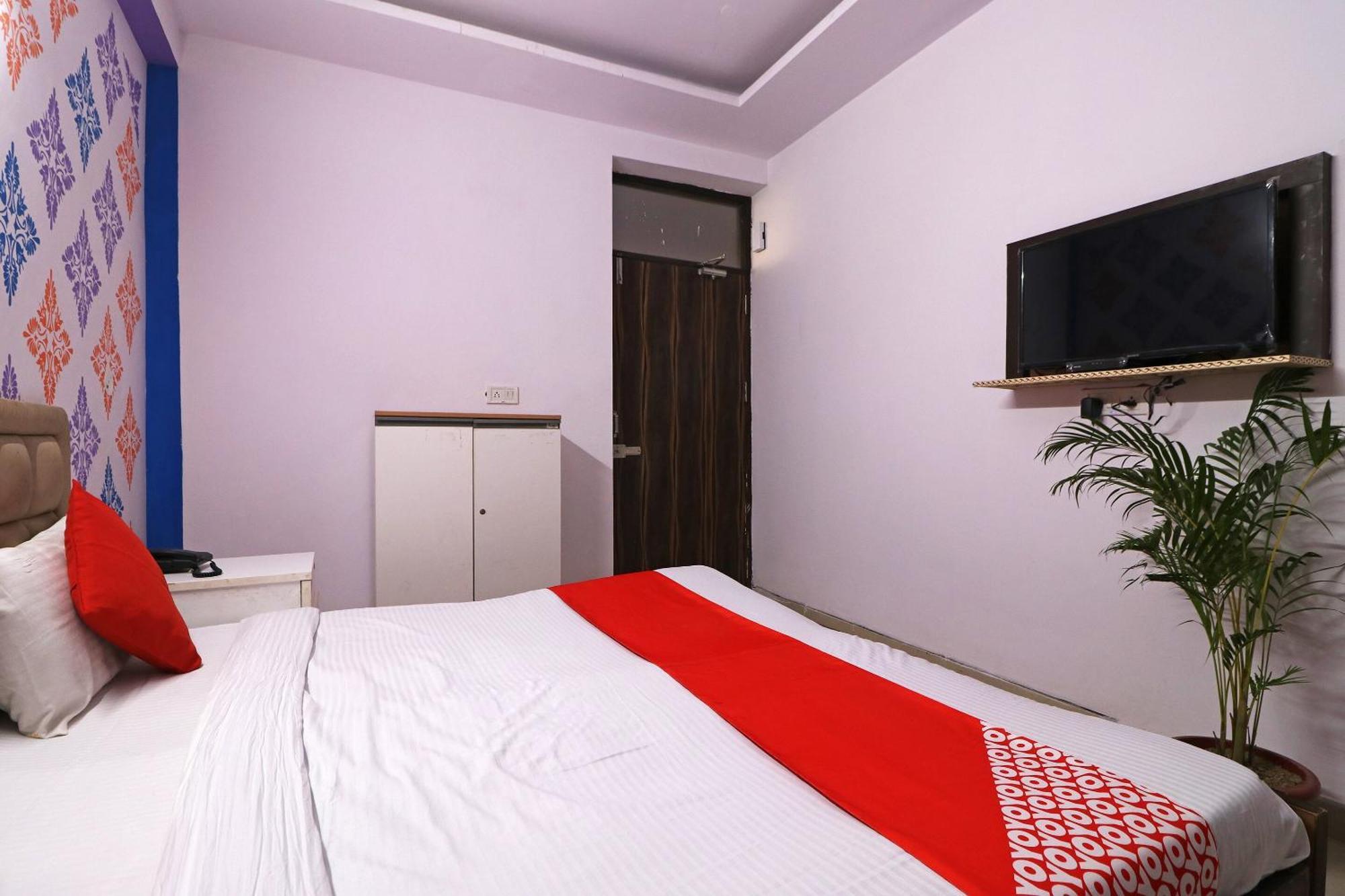 Hotel O Aaradhya Residency Noida Exterior foto