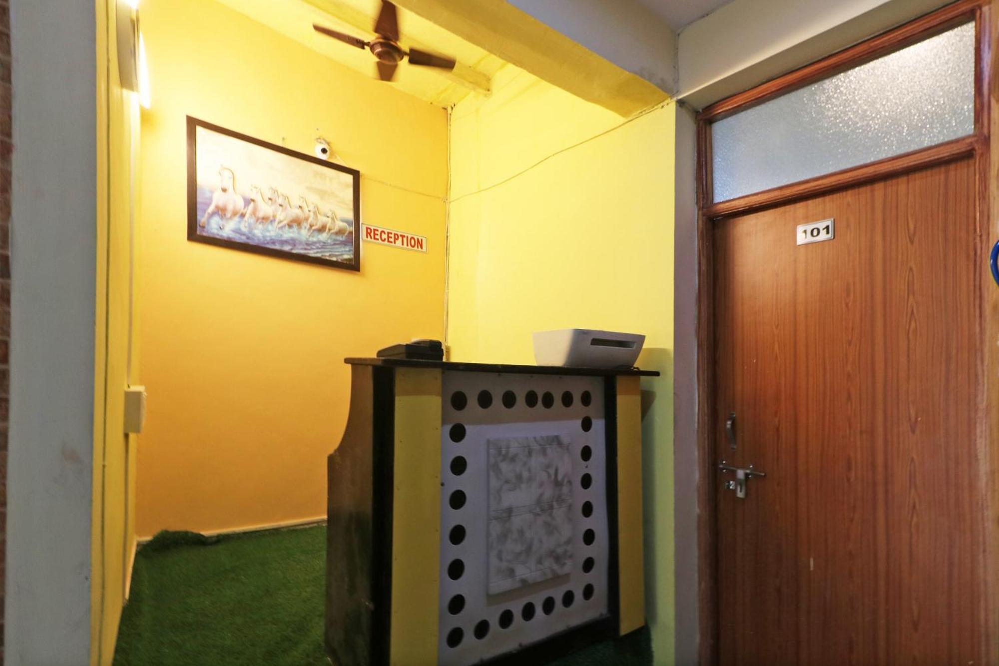 Hotel O Aaradhya Residency Noida Exterior foto