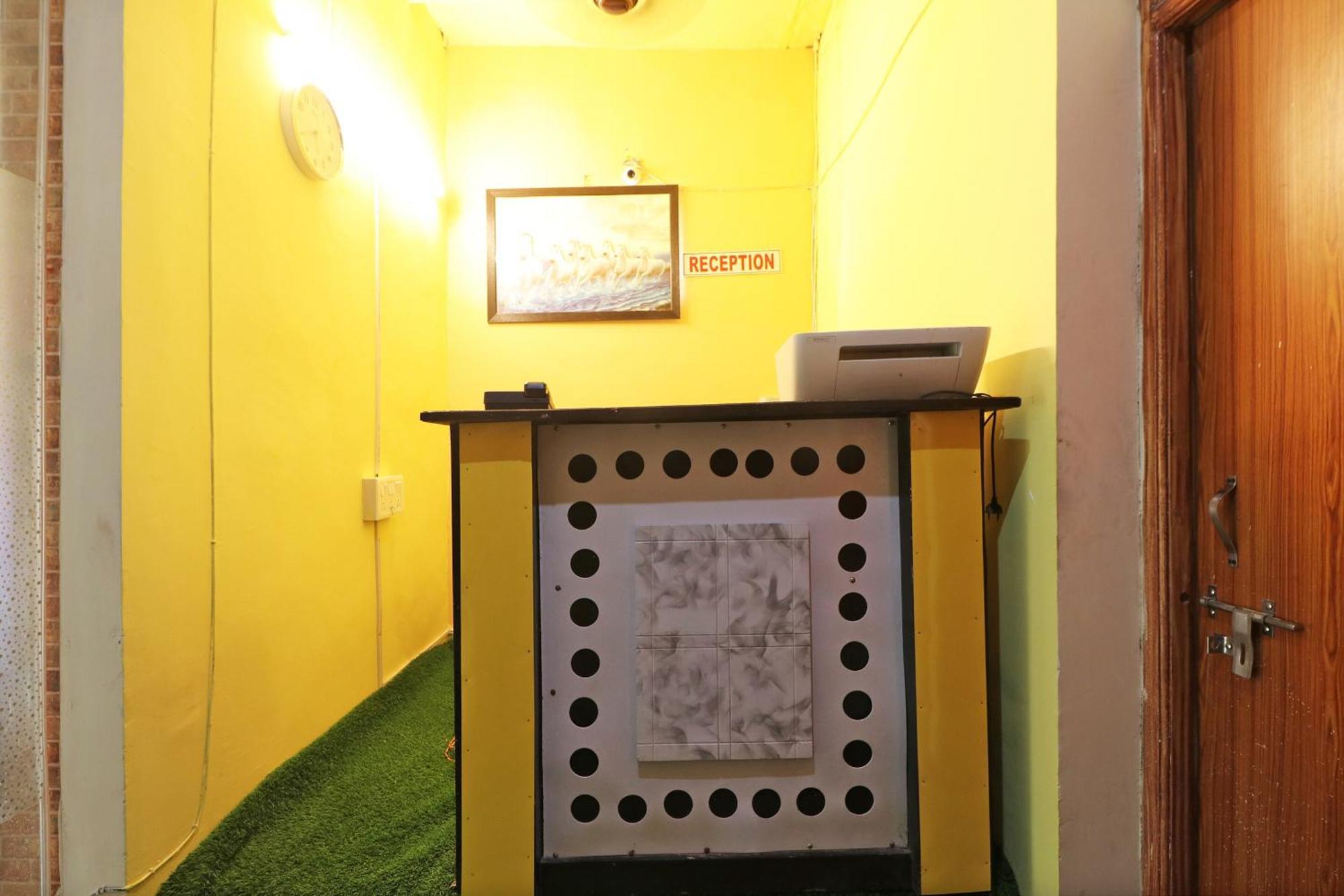 Hotel O Aaradhya Residency Noida Exterior foto